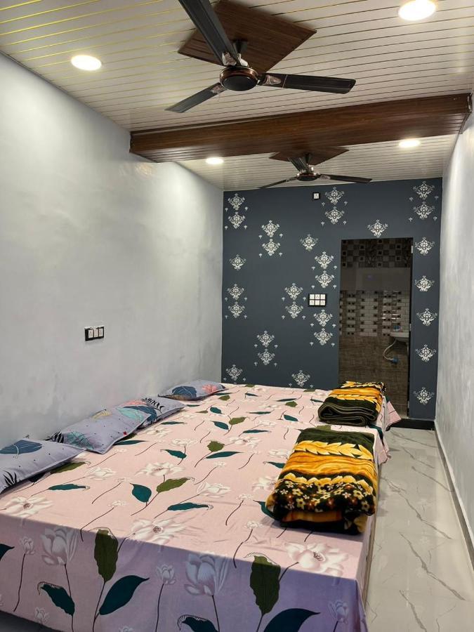 Shri Gamya Guest House اوجاين المظهر الخارجي الصورة