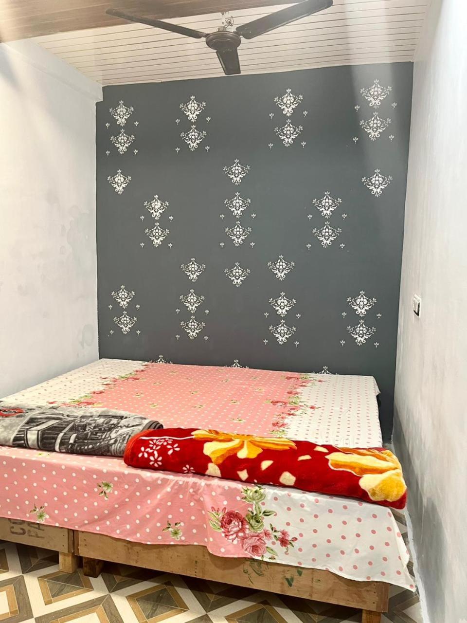 Shri Gamya Guest House اوجاين الغرفة الصورة